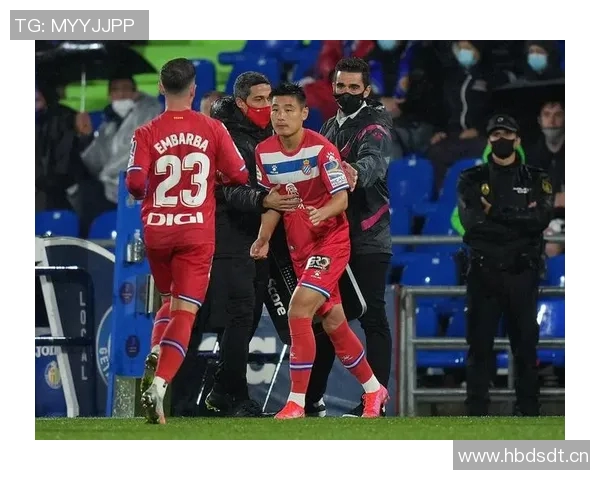 五大联赛社交媒体回应争议事件分析与影响探讨